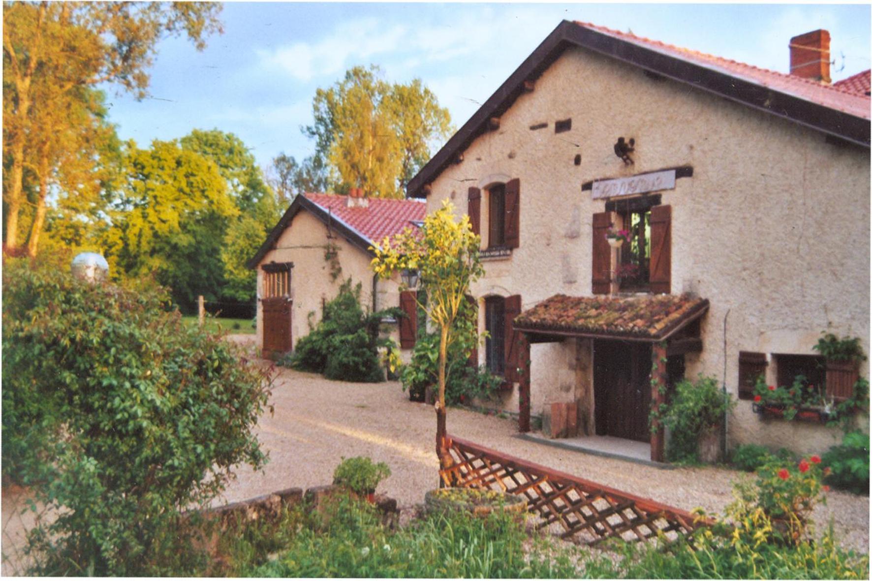 Logis Hotel Le Chantoiseau Chaumont-sur-Aire Экстерьер фото