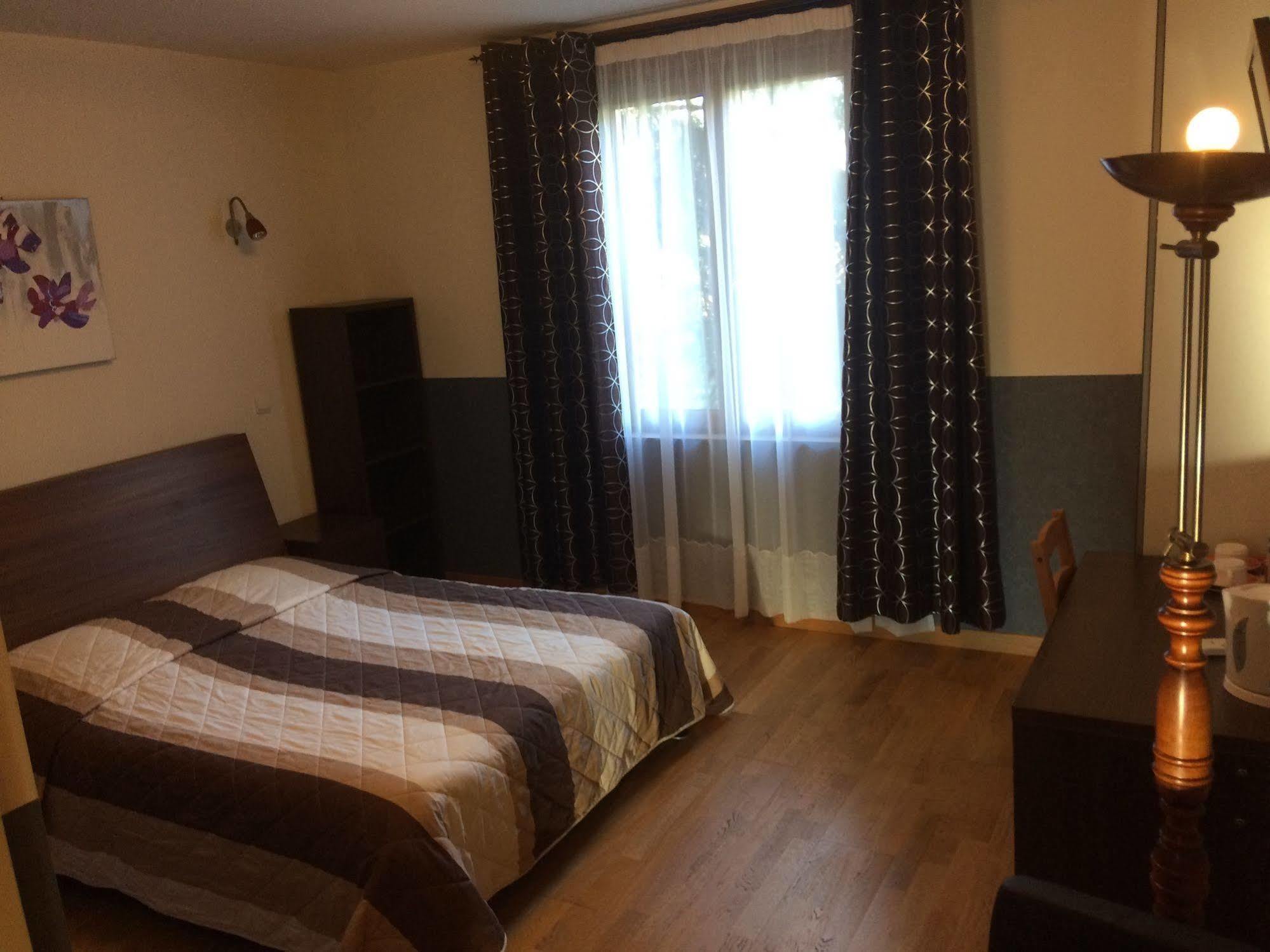 Logis Hotel Le Chantoiseau Chaumont-sur-Aire Экстерьер фото