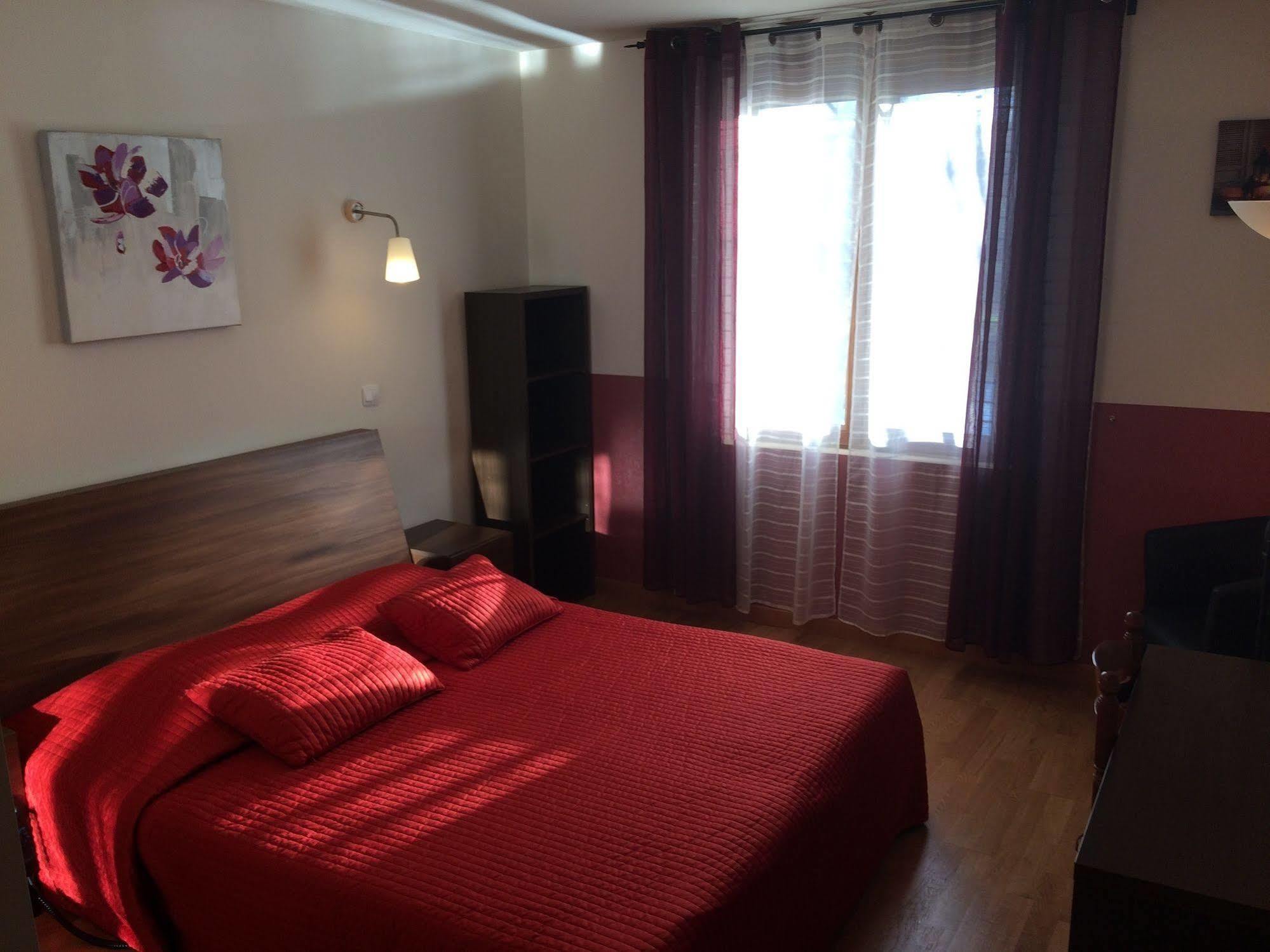 Logis Hotel Le Chantoiseau Chaumont-sur-Aire Экстерьер фото