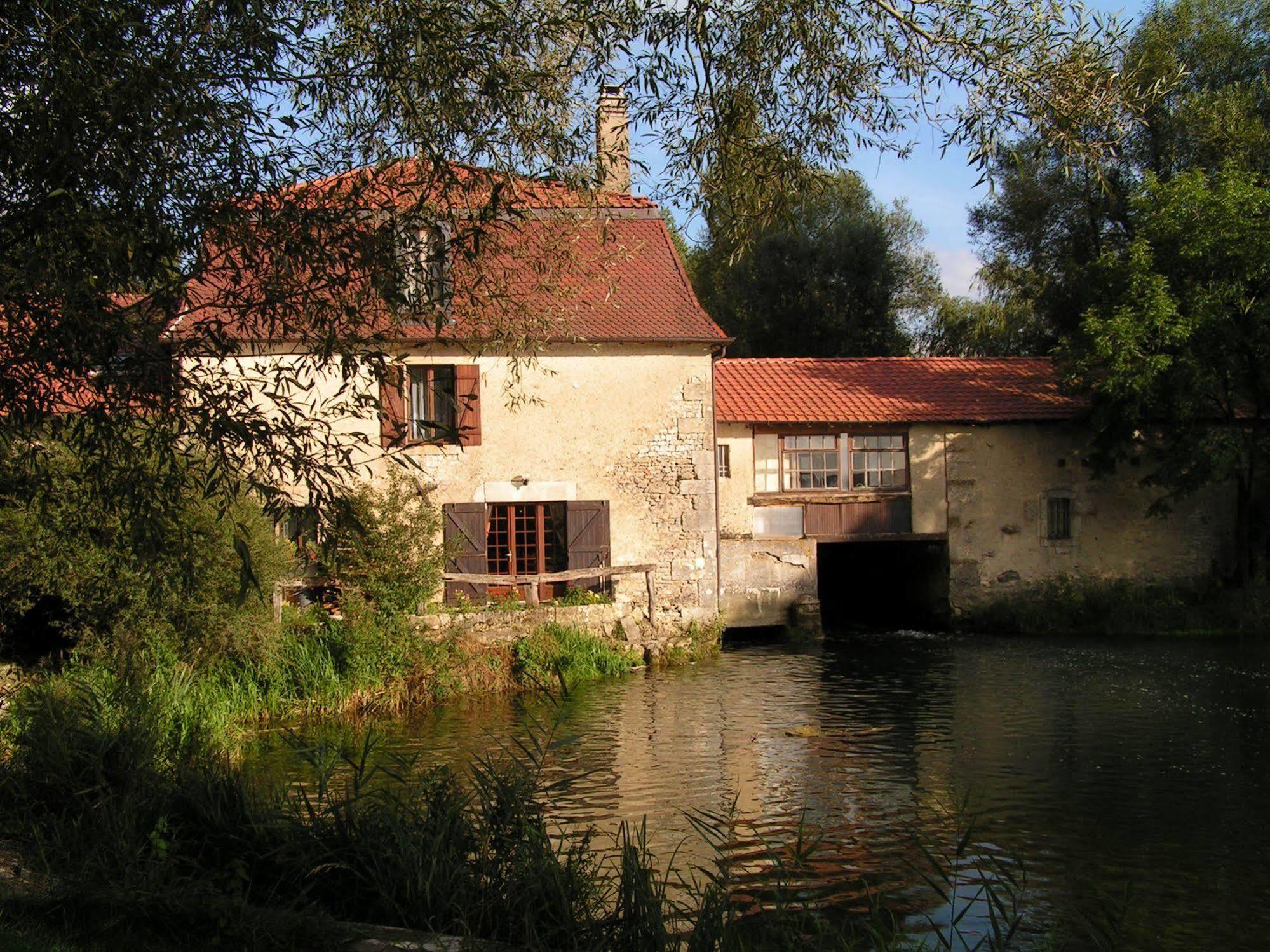 Logis Hotel Le Chantoiseau Chaumont-sur-Aire Экстерьер фото